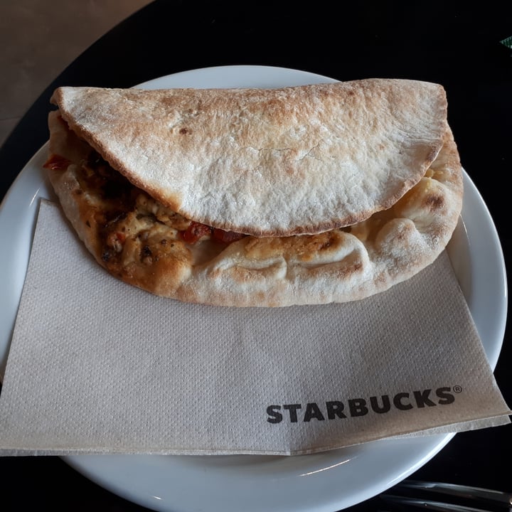 photo of Starbucks Veganes Falafel Flatbread shared by @bluesoul on  17 Sep 2021 - review