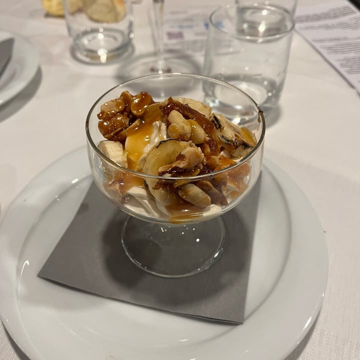 photo of Ristorante La Luce Coppa al caramello mou, con croccante salato di arachidi e banana caramellata shared by @yabinet on  07 Jun 2022 - review