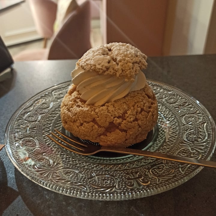 review photo of MadamaDorè bignè croccante shared by @morgymur on 18 Nov 2022 - review
