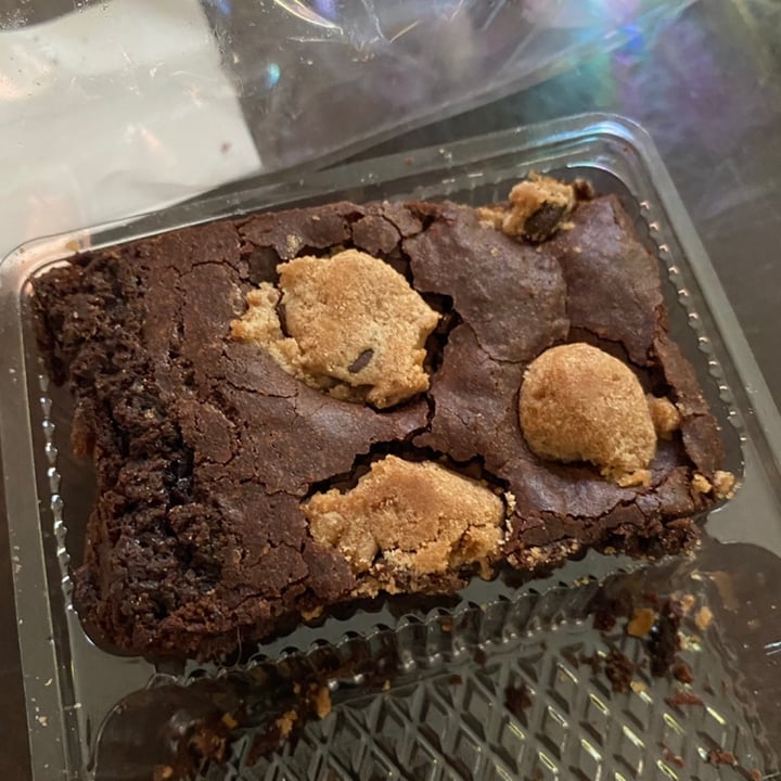 photo of Woolworths Food 5 Chunky Cookie Brownie Slices shared by @laurennamer on  13 Nov 2021 - review
