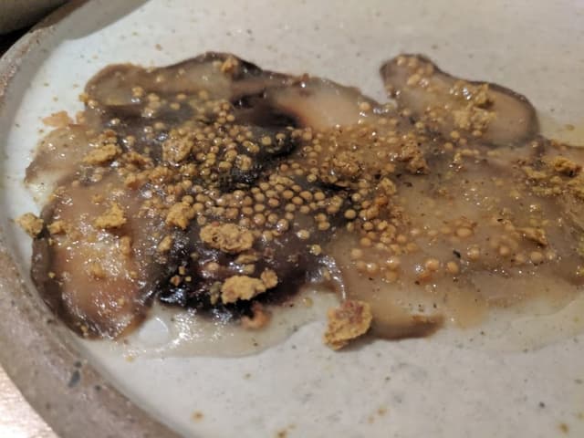 「שזיף על ריבת חרדל וקציפת שקדים」の料理の写真