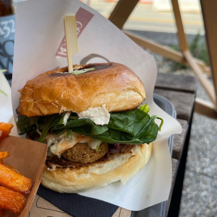 photo of Romero - Bread & Burger Bar Vege Burger shared by @nika- on  29 Jul 2022 - review