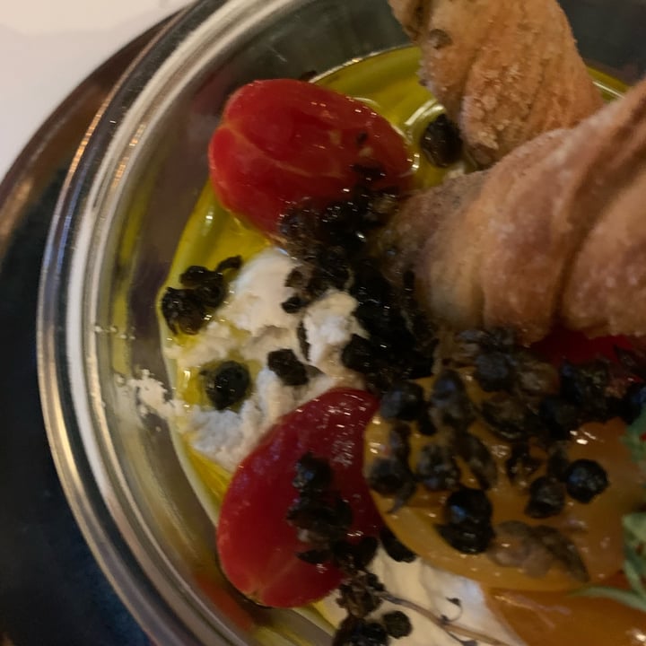 photo of Romeow Cat Bistrot Ricotta Di Mandorle Ai Sapori Mediterranei shared by @martiborzi on  28 Jun 2022 - review