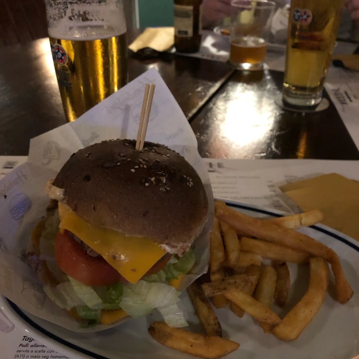 review photo of Nessie Pub Cheeseburger Veg shared by @giuliaagozzi on 07 Oct 2022 - review