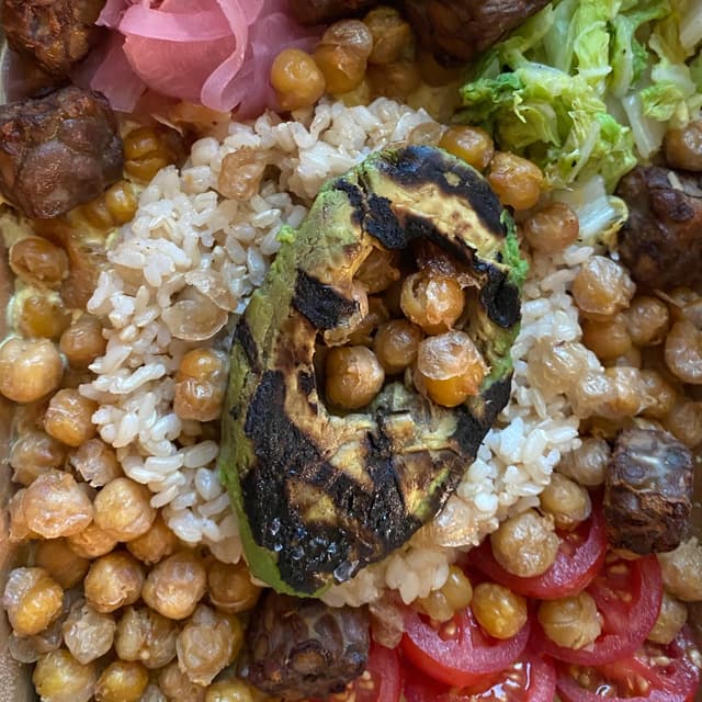 Foto del plato “Grilled Avocado Bowl”
