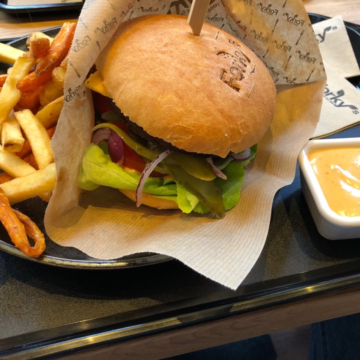 photo of Forky's Cheeseburger shared by @viktor1805 on  05 Jun 2020 - review