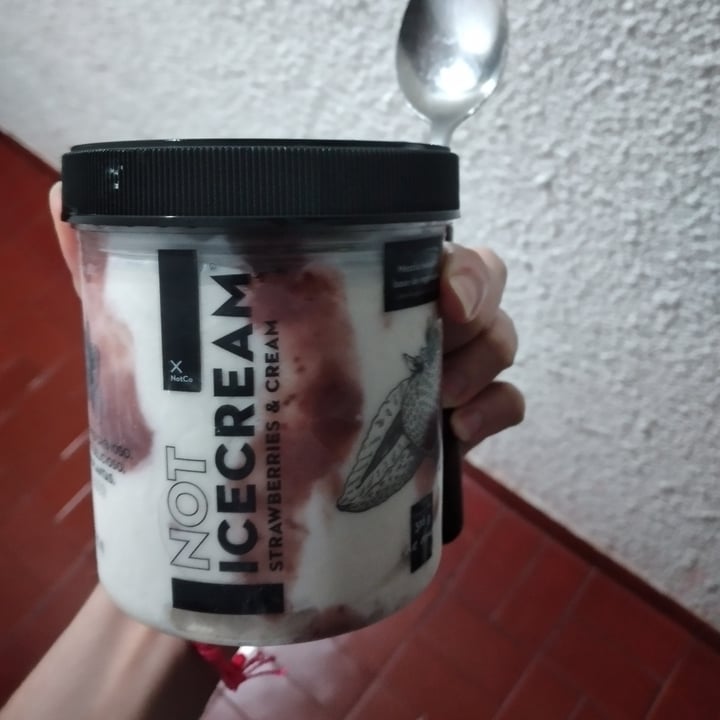 photo of NotCo Not Icecream Strawberries & Cream shared by @brifernandezmujica on  15 Jan 2021 - review