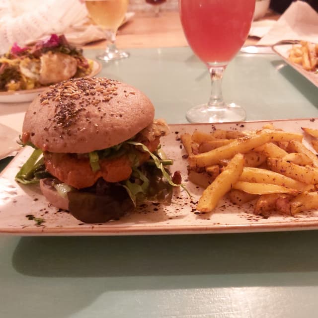 Photo of the dish “Hamburguesa de jackfruit y lentejas”