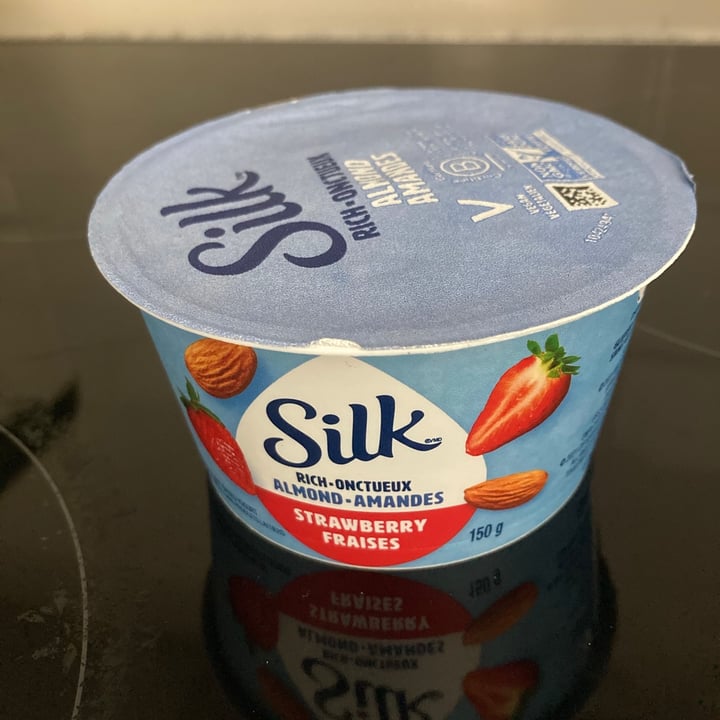photo of Silk Strawberry Almondmilk Yogurt Alternative shared by @dashdash on  06 Jun 2021 - review