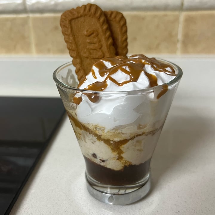 review photo of Lotus Biscoff Biscoff cookie butter shared by @crisveganqueen on 26 May 2022 - review