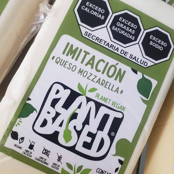 photo of Planet Vegan Plant Based Imitación queso mozzarella Planet Vegan Plant Based shared by @ninaam on  19 Apr 2021 - review