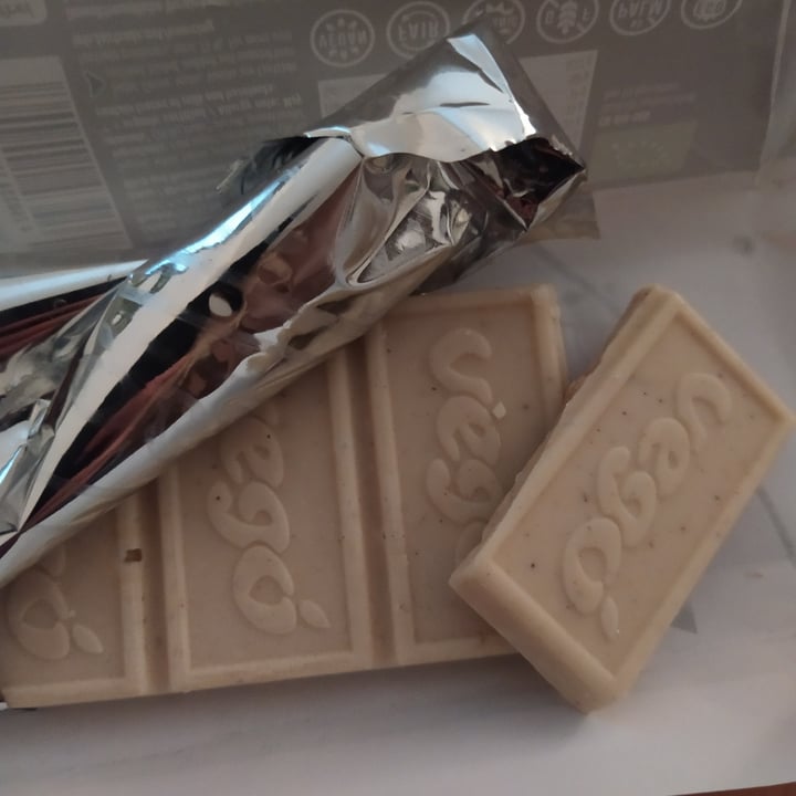 review photo of Vego Almond Bliss Vego White shared by @glorypotipoti on 31 Oct 2021 - review