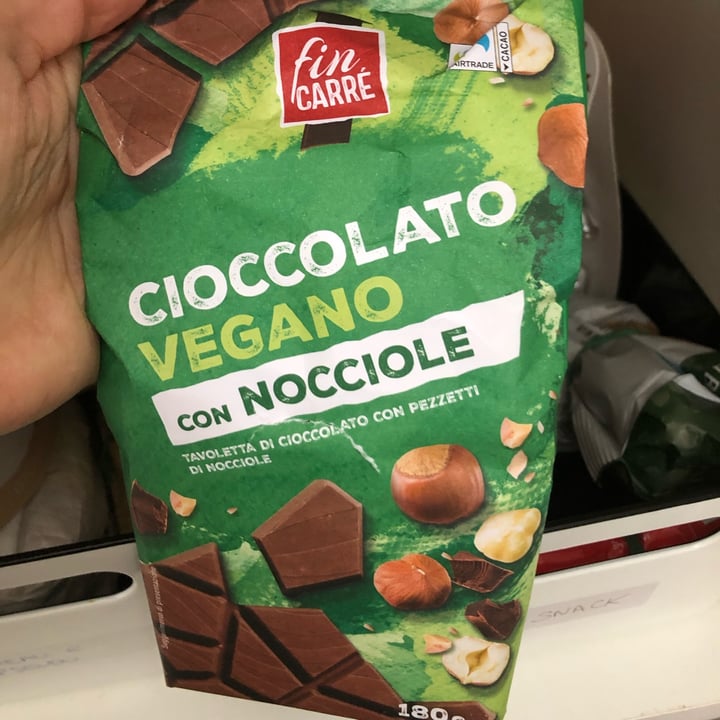 photo of Fin Carré Cioccolato vegano con nocciole shared by @daniasc on  08 Apr 2022 - review