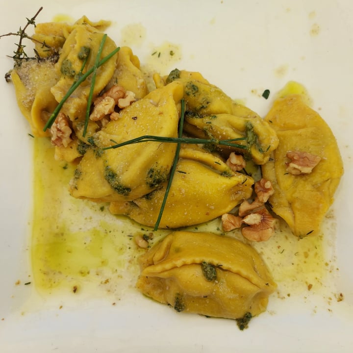 photo of La Mi Mama Tortelli di tofu (della Bruna) con radicchio rosso e salsa di noci shared by @giuly06 on  15 Aug 2021 - review