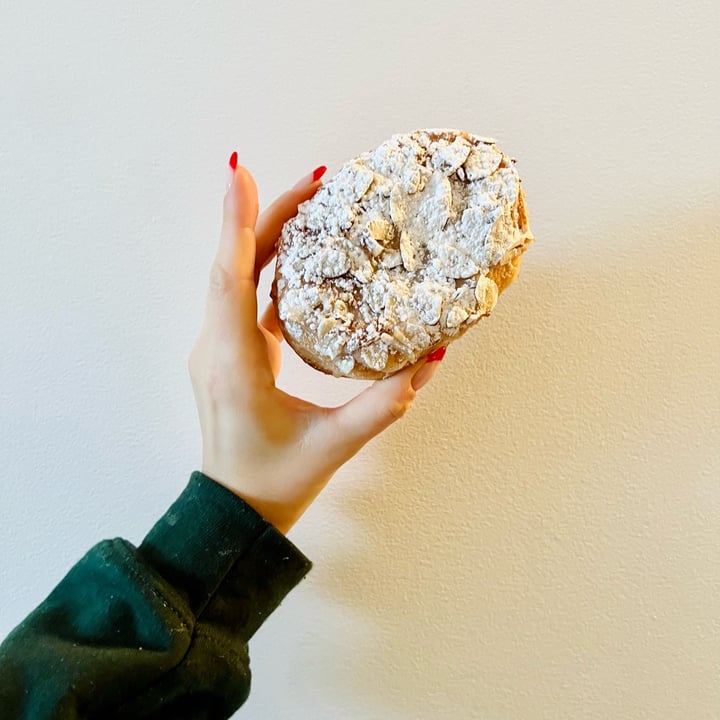 photo of MACHINO DONUTS Almond Dulce de Leche shared by @thealexrae on  17 Dec 2021 - review