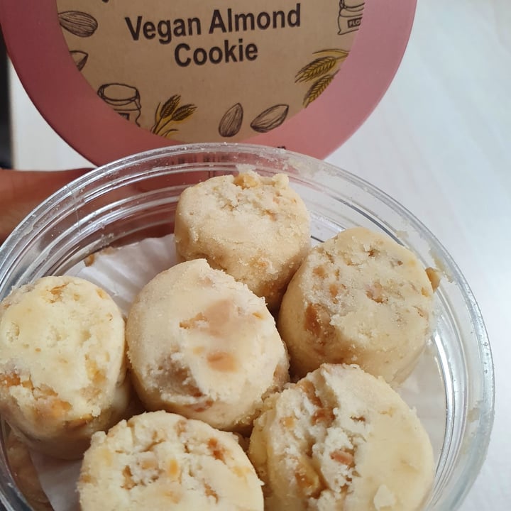 photo of Lavender Bakery Vegan Almond Cookie shared by @mushroomtarian on  04 Jul 2022 - review