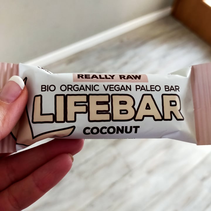 photo of Really Raw Lifebar Coconut shared by @eticamenteincucina on  13 Apr 2022 - review