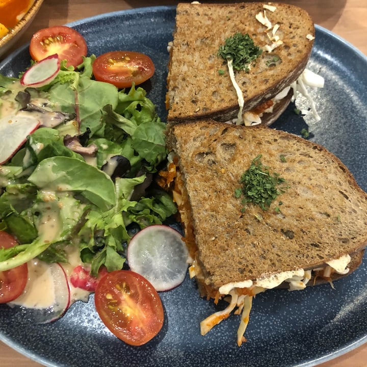 photo of Am I Addicted - Pottery Studio & V Cafe Grilled Cheese Kimchi Sandwich shared by @meltingpotatoes on  09 Jul 2022 - review