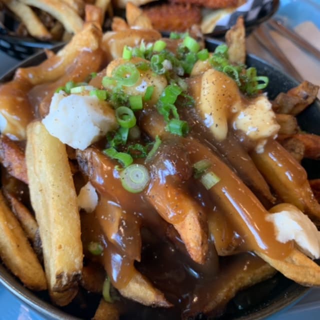 菜肴“Poutine”的照片