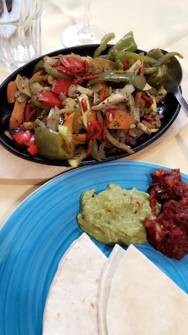 photo of Mamacita’s Vegetarian Fajitas shared by @studentveganedi on  04 Jun 2019 - review