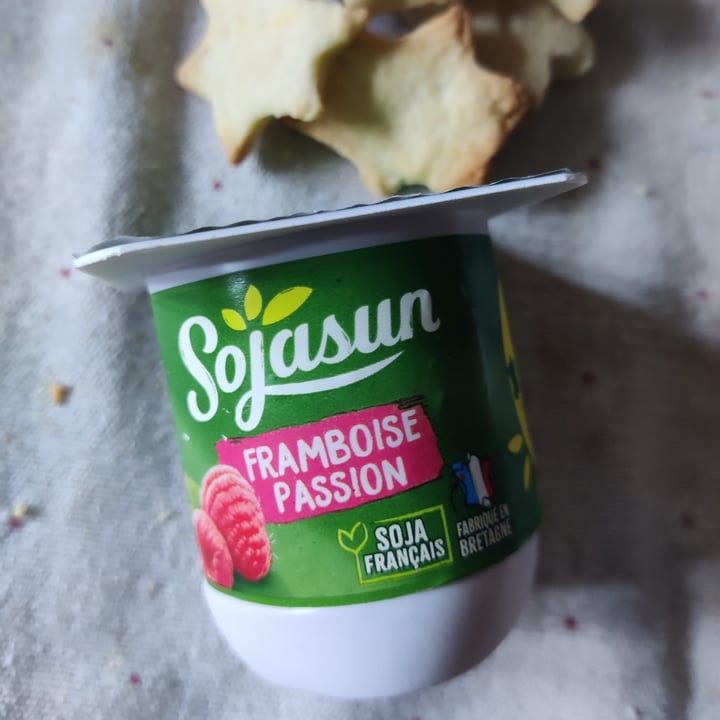 photo of Sojasun Yaourt Framboise-Passion shared by @verticales on  27 Aug 2022 - review