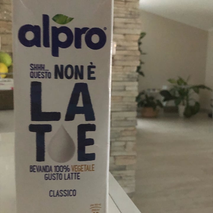 photo of Alpro This is Not Milk Classic Questo Non è Late Classico shared by @alessiavicini on  17 Jul 2022 - review