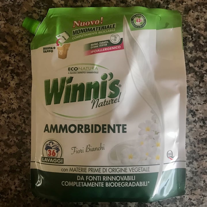 photo of Winni's Naturel Ammorbidente ai fiori bianchi shared by @glottaveg93 on  19 Oct 2021 - review
