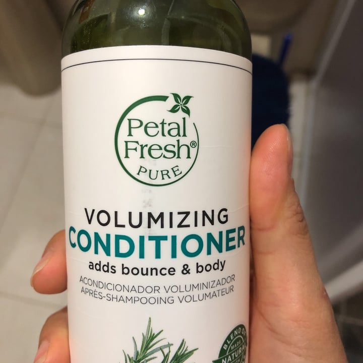 review photo of Petal fresh Volumizing Conditioner shared by @laurasainz on 05 Jun 2021 - review