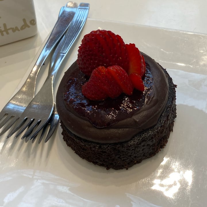 photo of Gratitude I vivir disfrutar & Regalar Torta de chocolate con ganache de frutilla shared by @inespressable on  21 Jun 2022 - review