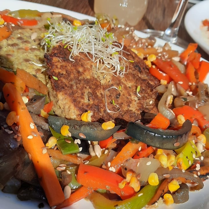 review photo of Espacio Qhipa Wok Con Hamburguesa De Lentejas Y Verduras De Estación Grilladas shared by @iarita on 08 Sep 2021 - review