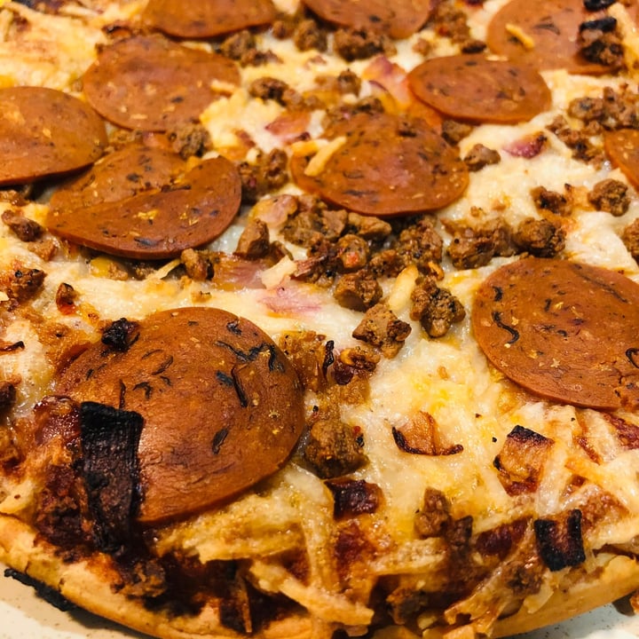 photo of Daiya Meatless Meat Lover’s Pizza shared by @veganessa- on  20 Nov 2020 - review