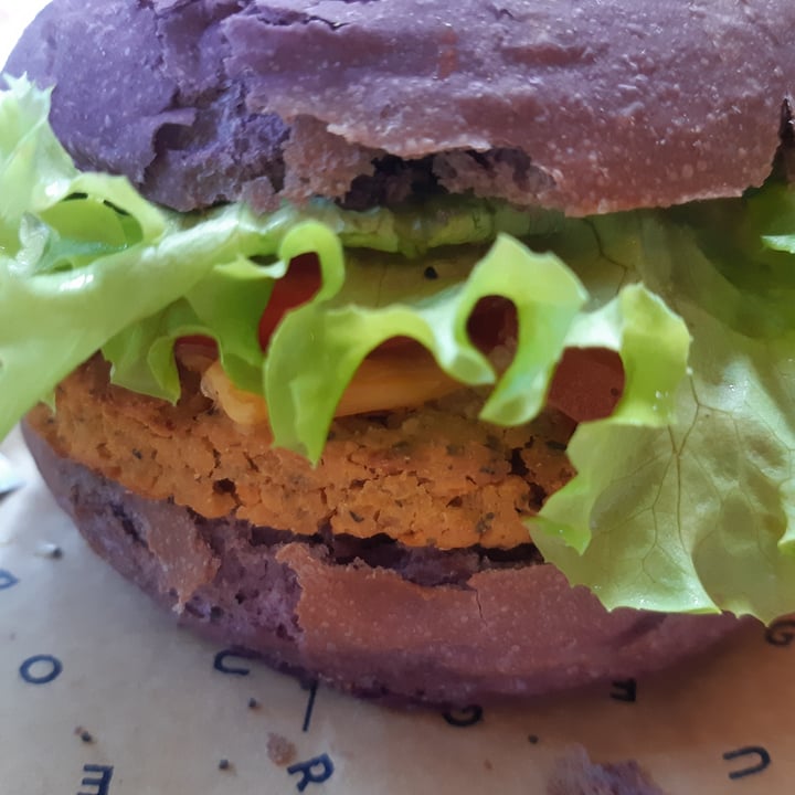 photo of Flower Burger Cheesy ciecio shared by @elenadb on  08 Jul 2020 - review
