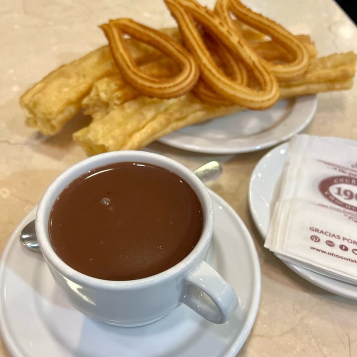 photo of Chocolatería 1902 Churros con Chocolate Vegano shared by @kevinfanara on  12 Apr 2022 - review