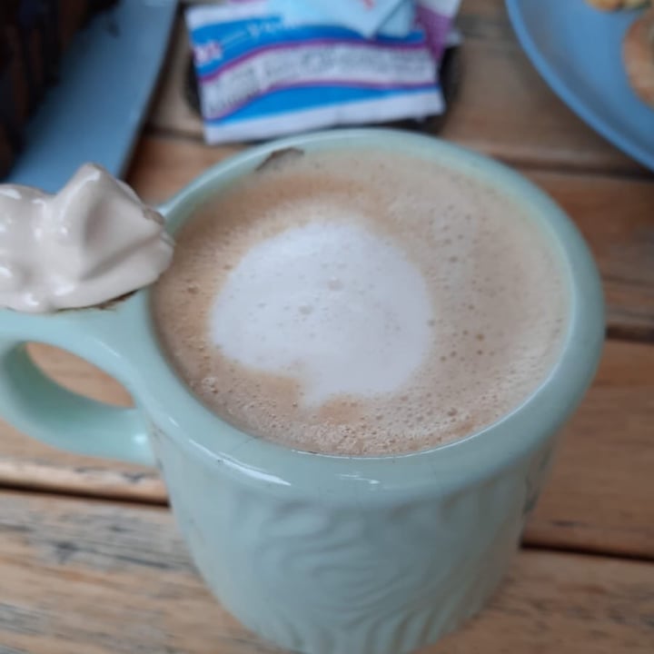 photo of Berry Bistro Cafe con leche shared by @marzonicolas on  20 Sep 2021 - review