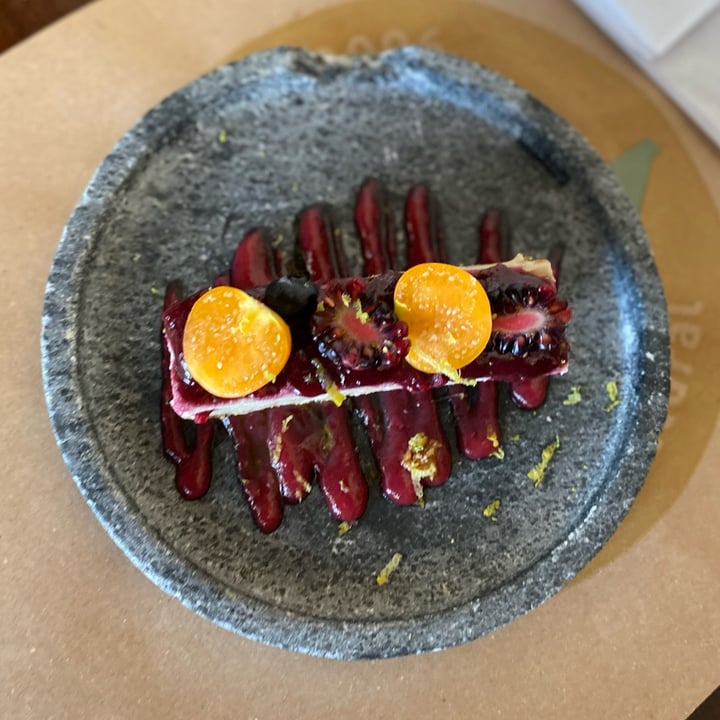 photo of Banana Verde Restaurant Torta de Limão Siciliano com frutas vermelhas shared by @larissamaluf on  17 Aug 2022 - review