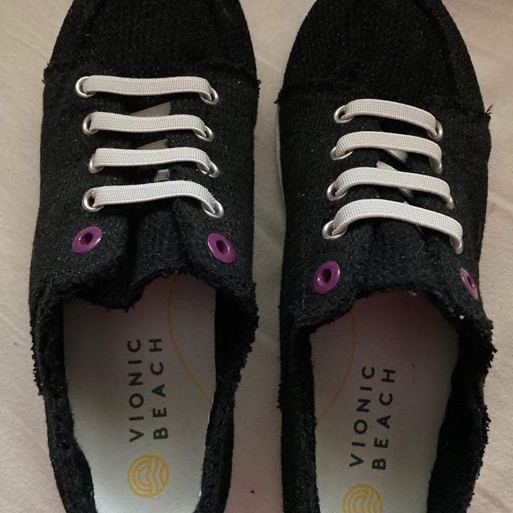 photo of Vionic Vionic Beach Sneakers shared by @susancannon on  30 May 2022 - review