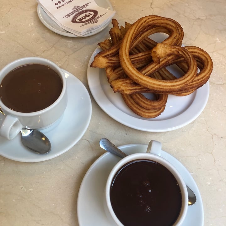 photo of Chocolatería 1902 Churros con Chocolate Vegano shared by @carlottaferrero on  26 Aug 2021 - review