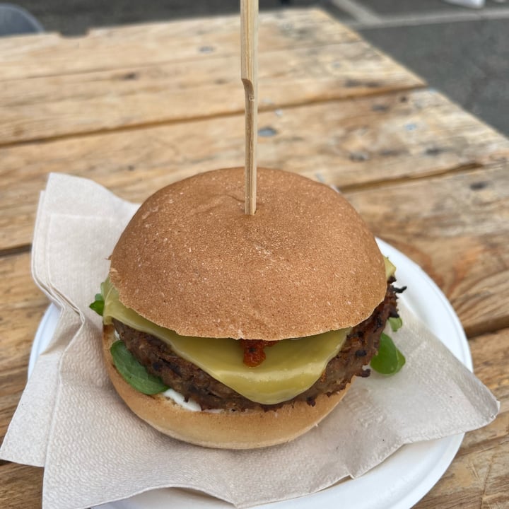 photo of Van Ver Burger Mulingiano shared by @svevasapino on  10 Jul 2022 - review