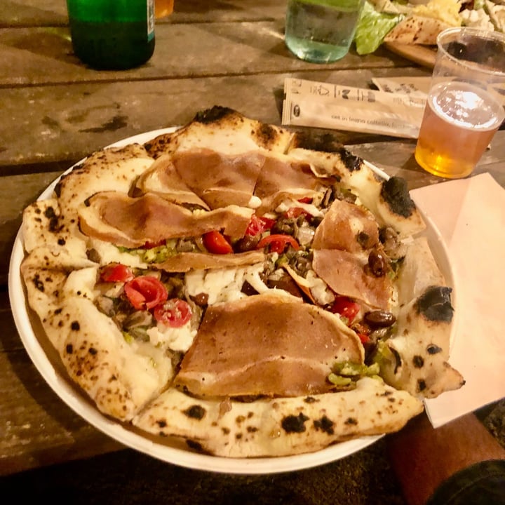 photo of Parco Romano Biodistretto Castelli Romani pizza con prosciutto veg shared by @violettaplantbased on  06 Jul 2022 - review