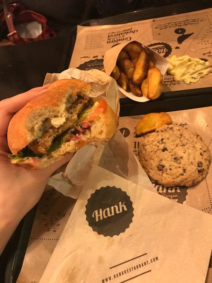 photo of Hank Burger Sergent Pepper shared by @tifennolivier on  18 Feb 2020 - review