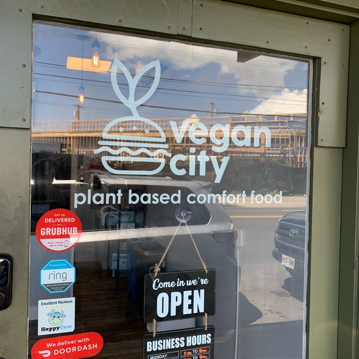photo of Vegan City Hawaii Garlic Truffle Fries shared by @calysa14 on  09 Mar 2022 - review