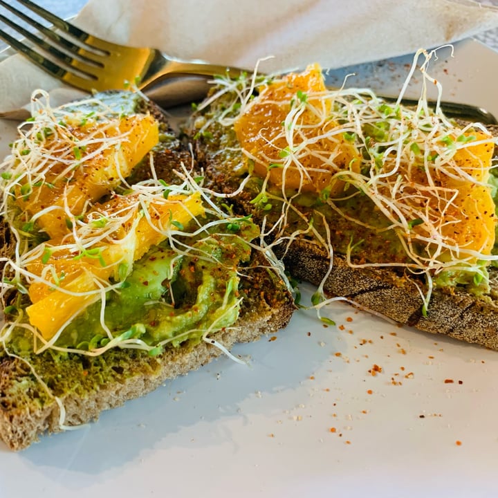photo of Hopscotch Kitchen Toast a Guac shared by @allhess on  03 Aug 2022 - review