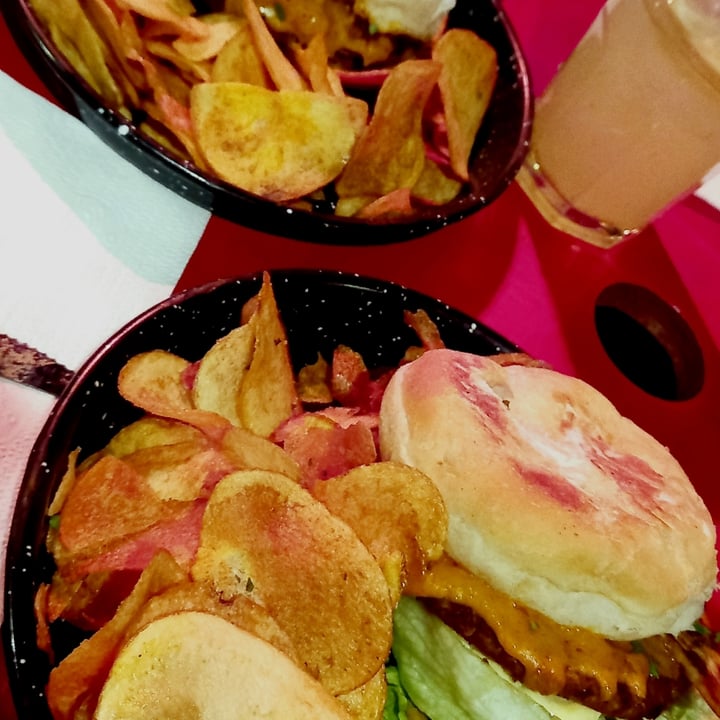 review photo of El Banco Rojo Hamburguesa La L.V. shared by @acidjazz on 12 Jul 2022 - review