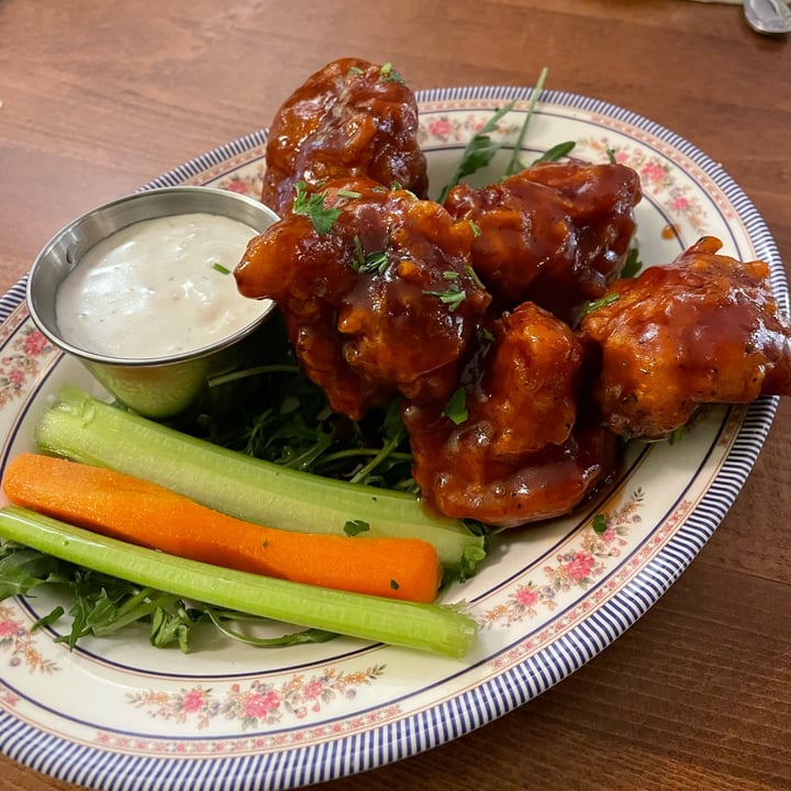 review photo of DC Vegan Cauliflower BBQ Wings shared by @jetlaggedlauryn on 11 Dec 2022 - review