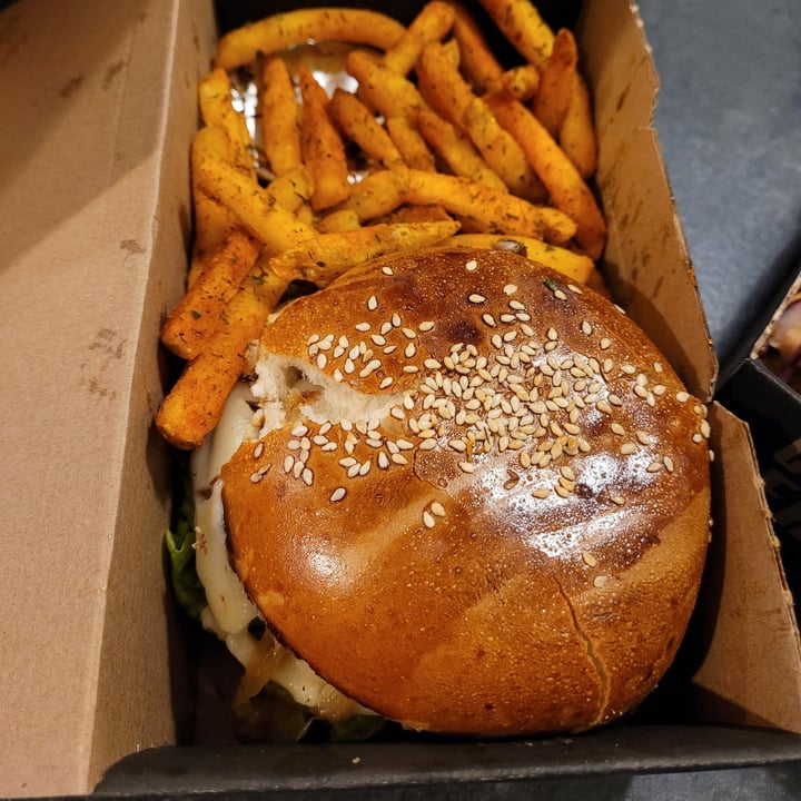 review photo of Mad Mad Vegan Mad Mad Signature shared by @lucasmarion on 07 Mar 2022 - review
