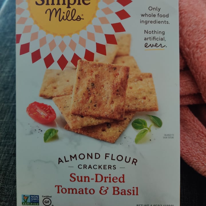 photo of Simple Mills Sun-dried Tomato & Basil Almond Flour Crackers shared by @lofiamri on  25 Jun 2021 - review