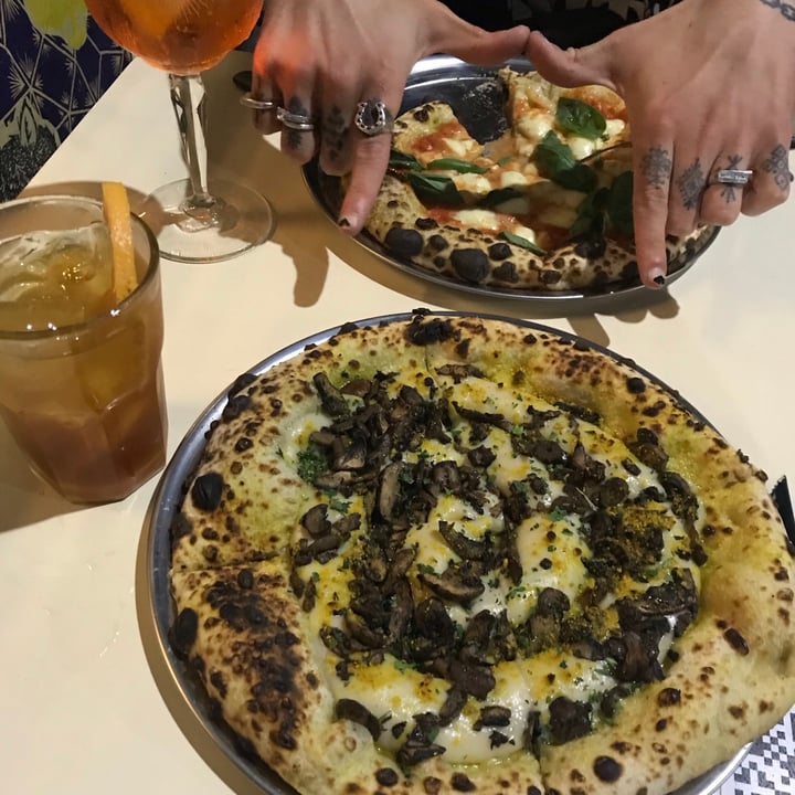 photo of Electrica Pizza Magic Mushroom shared by @carovij on  14 Nov 2020 - review