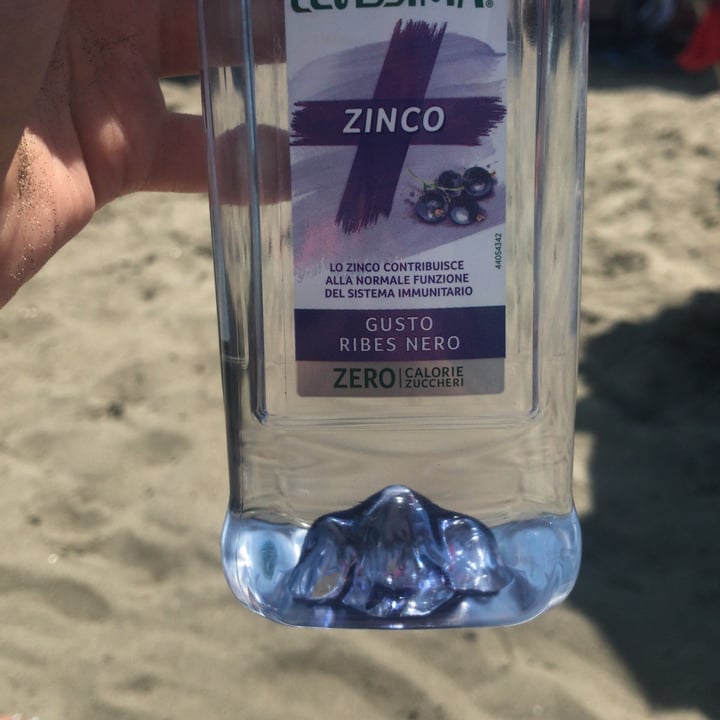 review photo of Levissima Levissima Gusto ribes Nero shared by @chefcirmolo on 26 Jul 2022 - review