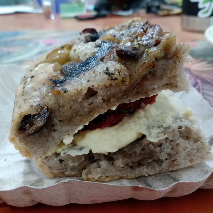 photo of Tara Verde focaccia shared by @lupedelaborde on  01 Aug 2022 - review