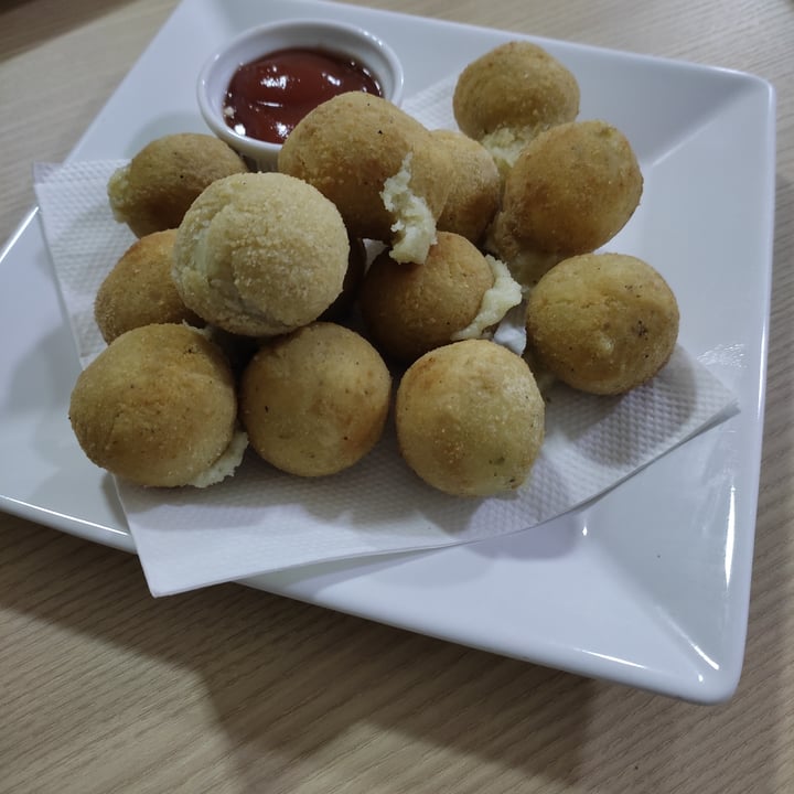 photo of Vegalizzz (Delivery only) Salgadinhos - Bolinha de Queijo shared by @nuriamarques on  01 May 2022 - review